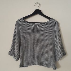 Short batwing style stretchy stripped knit top
